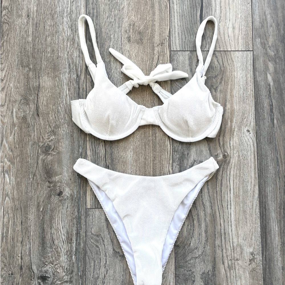 White ribbed women’s two piece bikini set, brand new
